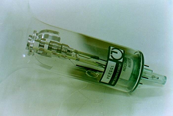 Dettaglio del cannone elettronico.